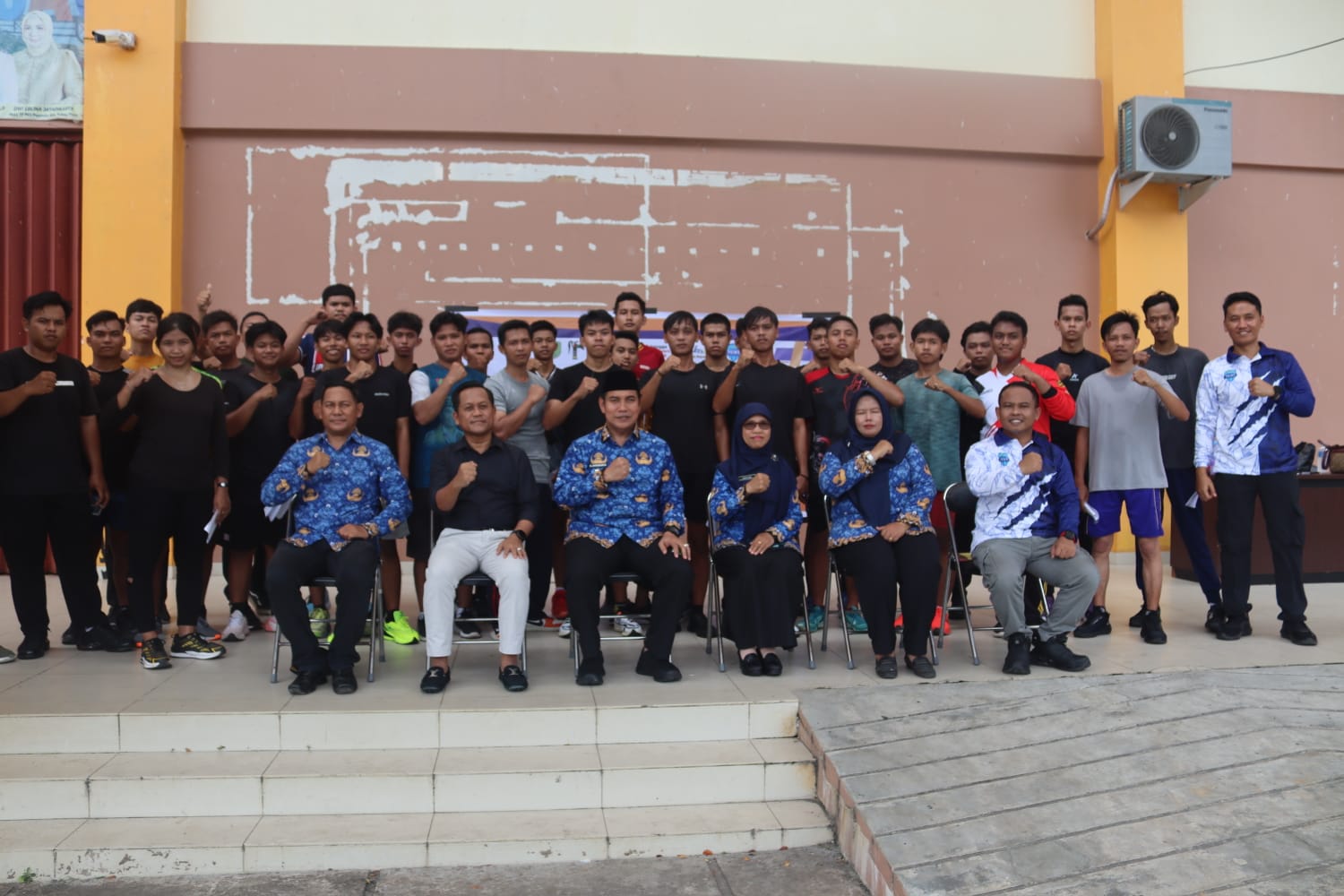 Wakil Bupati Pulang Pisau Ahmad Jayadikarta tinjau seleksi fisik calon satpam