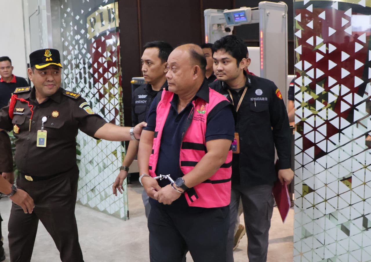 eks pimpinan BGN tersangka korupsi MBG dibawa ke Kejagung