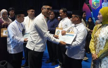 Wakil Bupati Kotabaru serahkan hadiah lomba Imtaq