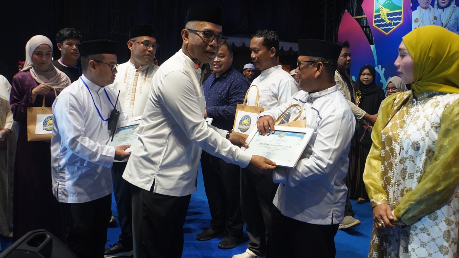 Wakil Bupati Kotabaru serahkan hadiah lomba Imtaq
