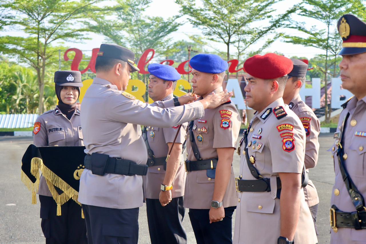 Kapolres Tanah Bumbu pimpin sertijab Kasatpolair dan tiga kapolsek
