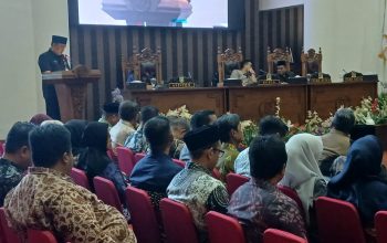 Suasana rapat paripurna DPRD Tanah Bumbu bahas Raperda Perizinan Berbasis Risiko