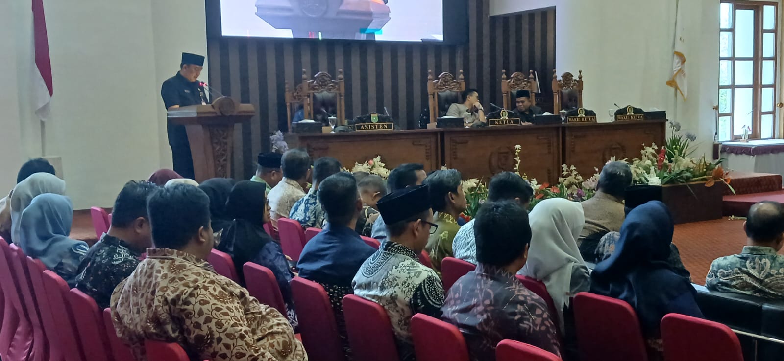 Suasana rapat paripurna DPRD Tanah Bumbu bahas Raperda Perizinan Berbasis Risiko