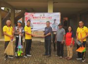 Polres Kotabaru serahkan bantuan alat kebersihan ke rumah ibadah