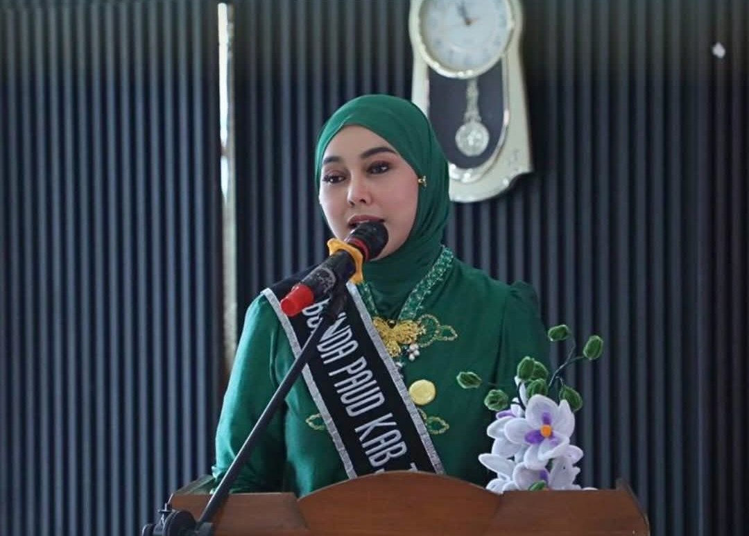 Dian Rahmat Trianto memberi sambutan di depan peserta sosialisasi PAUD.