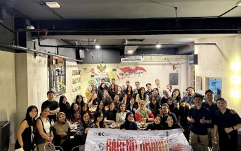 Foto bersama bentangkan spanduk Indonesia Brand Circle