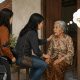 Dua Perempuan Misterius Datang, Lansia di Madiun Kehilangan Emas Rp30 Juta