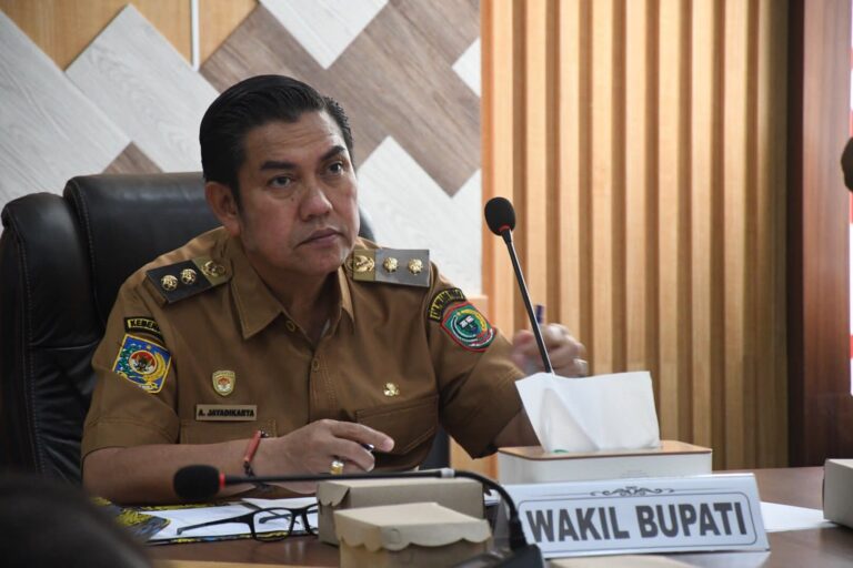 Wabup Pulang Pisau pimpin rapat inflasi lewat zoom.