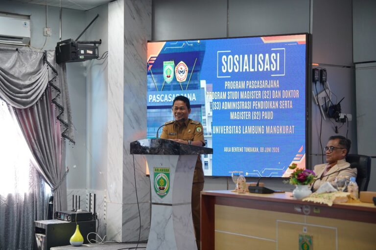 Bupati Balangan berpidato soal program pascasarjana.