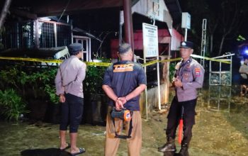 Polisi pasang police line di lokasi kebakaran Tabalong