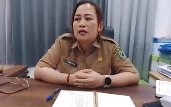 Ket Foto : Sekretaris Dinas Perkimtan Kabupaten Kapuas, Christien, S.E., M.M., saat diwawancarai awak media ini dikantornya, Selasa (9/6/2026) siang.