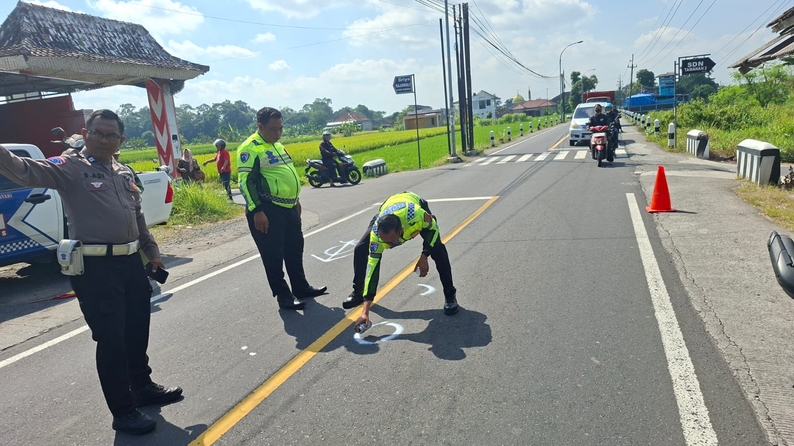 Polisi olah TKP kecelakaan maut di Jalan Pakem-Kalasan Sleman
