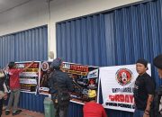 Fordayak segel kantor Mandiri Tunas Finance Palangka Raya