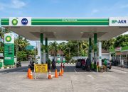 Papan pengumuman Bensin Tidak Tersedia di SPBU BP Batu.