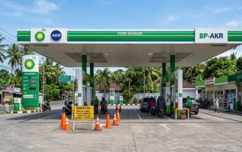 Papan pengumuman Bensin Tidak Tersedia di SPBU BP Batu.