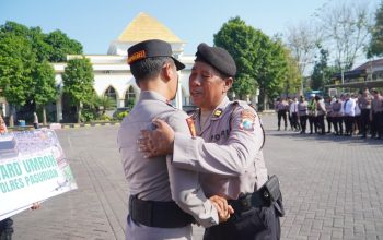 Kapolres Pasuruan Berangkatkan Anggotanya Umrah