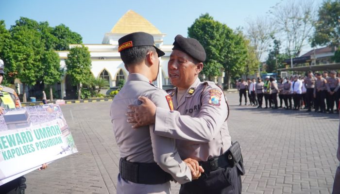 Kapolres Pasuruan Berangkatkan Anggotanya Umrah