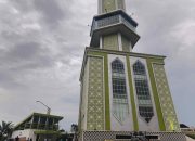 Menara Masjid Raya Darussalam Palangka Raya lokasi remaja jatuh