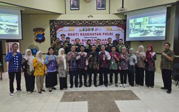 Foto bersama bakti kesehatan Polres HSU.
