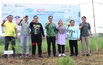 Foto bersama Bupati dan peserta Hari Lingkungan Hidup di Pulang Pisau