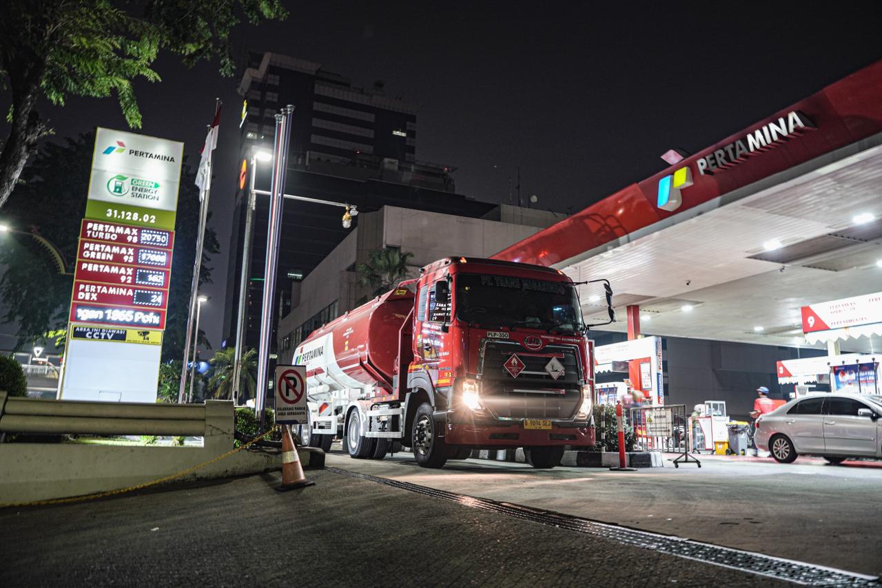SPBU Pertamina dengan tulisan Pertalite tersedia.