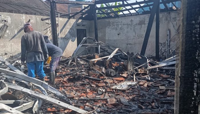 Rumah Kontrakan di Sleman Ludes Terbakar, Kerugian Rp300 Juta, Diduga Korsleting