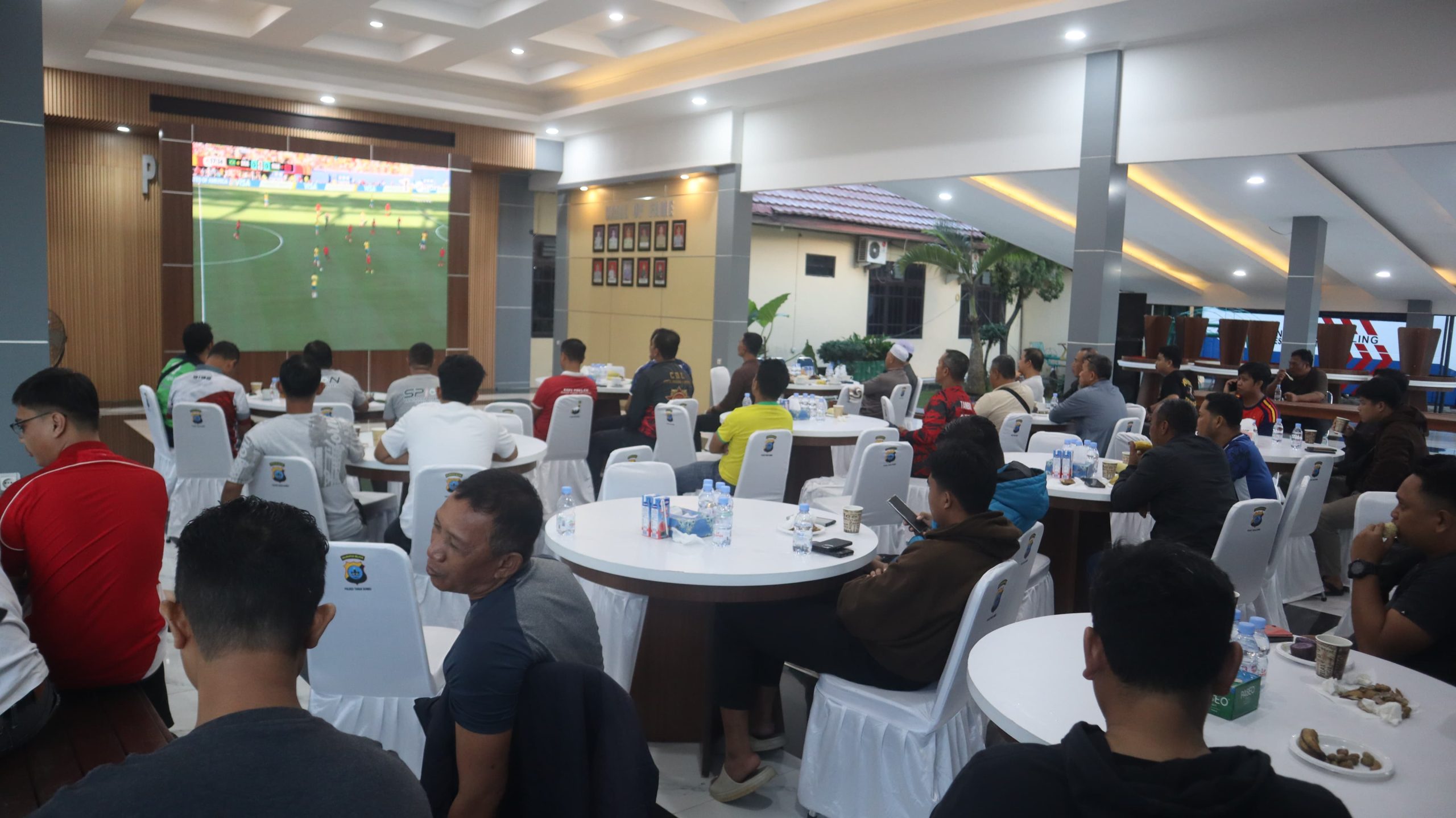 Suasana nobar Piala Dunia di Polres Tanah Bumbu.