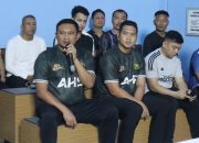 Kapolres dan Wakapolres Tanah Bumbu beri arahan di turnamen bulu tangkis.