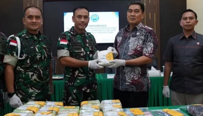 Satgas Pamtas Gagalkan 21,4 Kg Sabu Malaysia, Pelaku Diserahkan ke BNNP