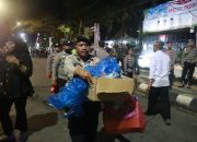 Usai Amankan Aksi Mahasiswa, Polresta Banjarmasin Bersihkan Sampah