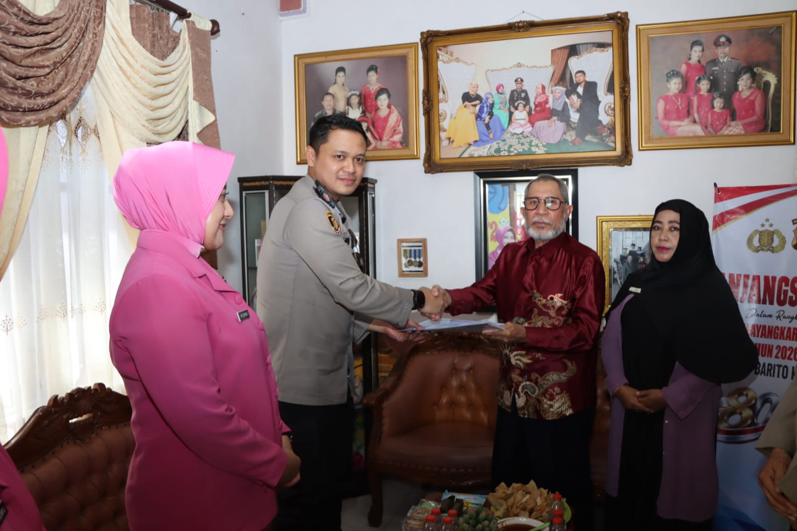 Kapolres Batola anjangsana ke purnawirawan.