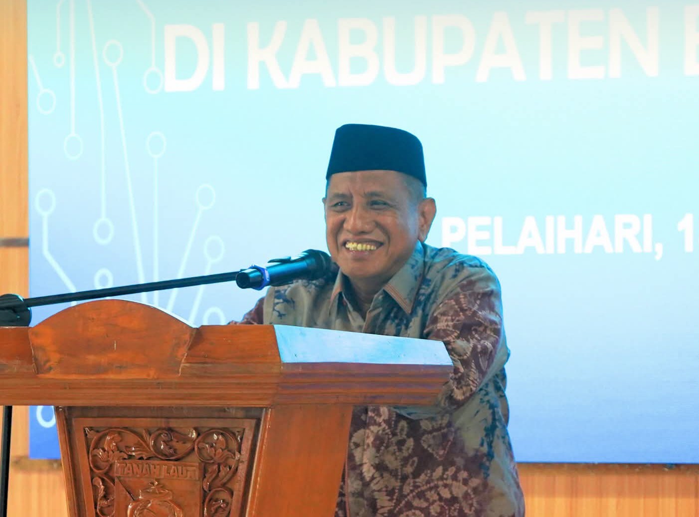 Wabup Tanah Laut sampaikan pidato pelepasan kafilah MTQ.