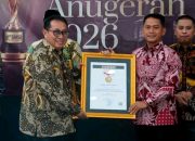Wali Kota Banjarmasin terima penghargaan SMSI 2026.