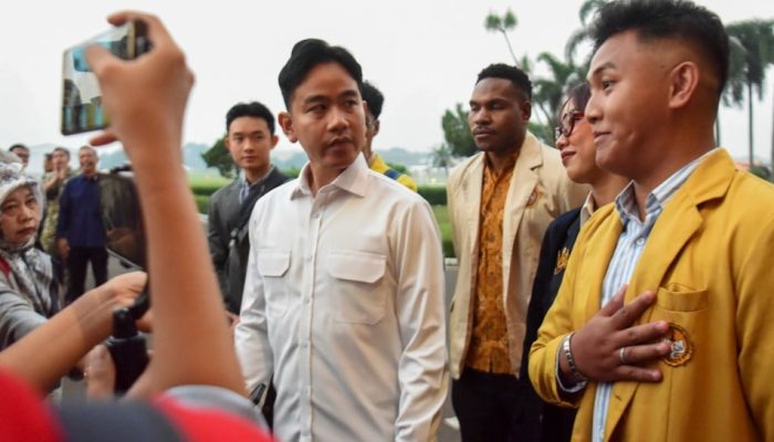 Wapres Gibran Ajak 5 Mahasiswa ke Ende, Gorontalo, dan Papua, Pantau MBG hingga Koperasi Desa