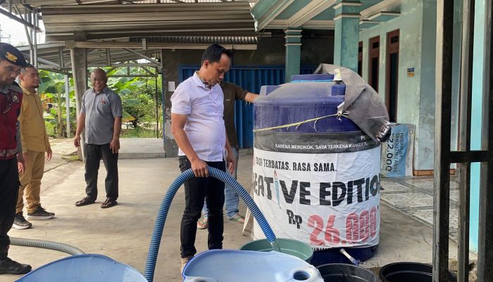 Polres Balangan Salurkan 20.000 Liter Air ke Dahai