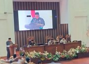 Andi Rustianto pidato di rapat DPRD.