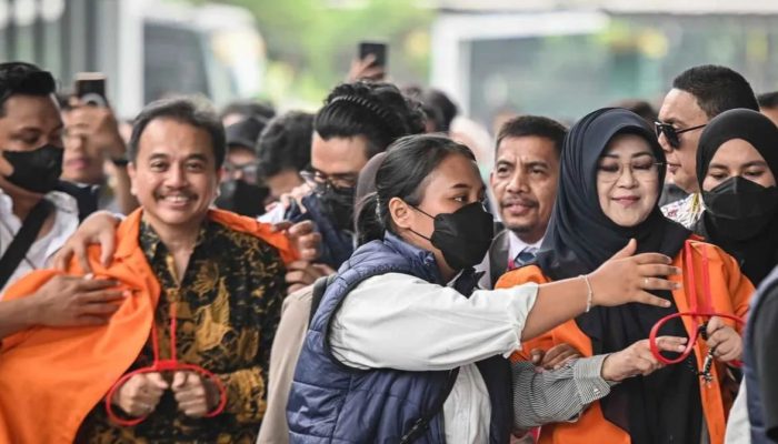 Roy Suryo dan Dokter Tifa Diserahkan ke Kejaksaan