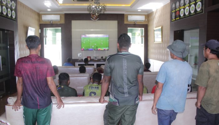 Kodim 1022 Tanah Bumbu Nobar Piala Dunia Bareng Warga