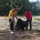 Kapolres Balangan dan Bhayangkari Bersihkan Wisata Sungai Meranting