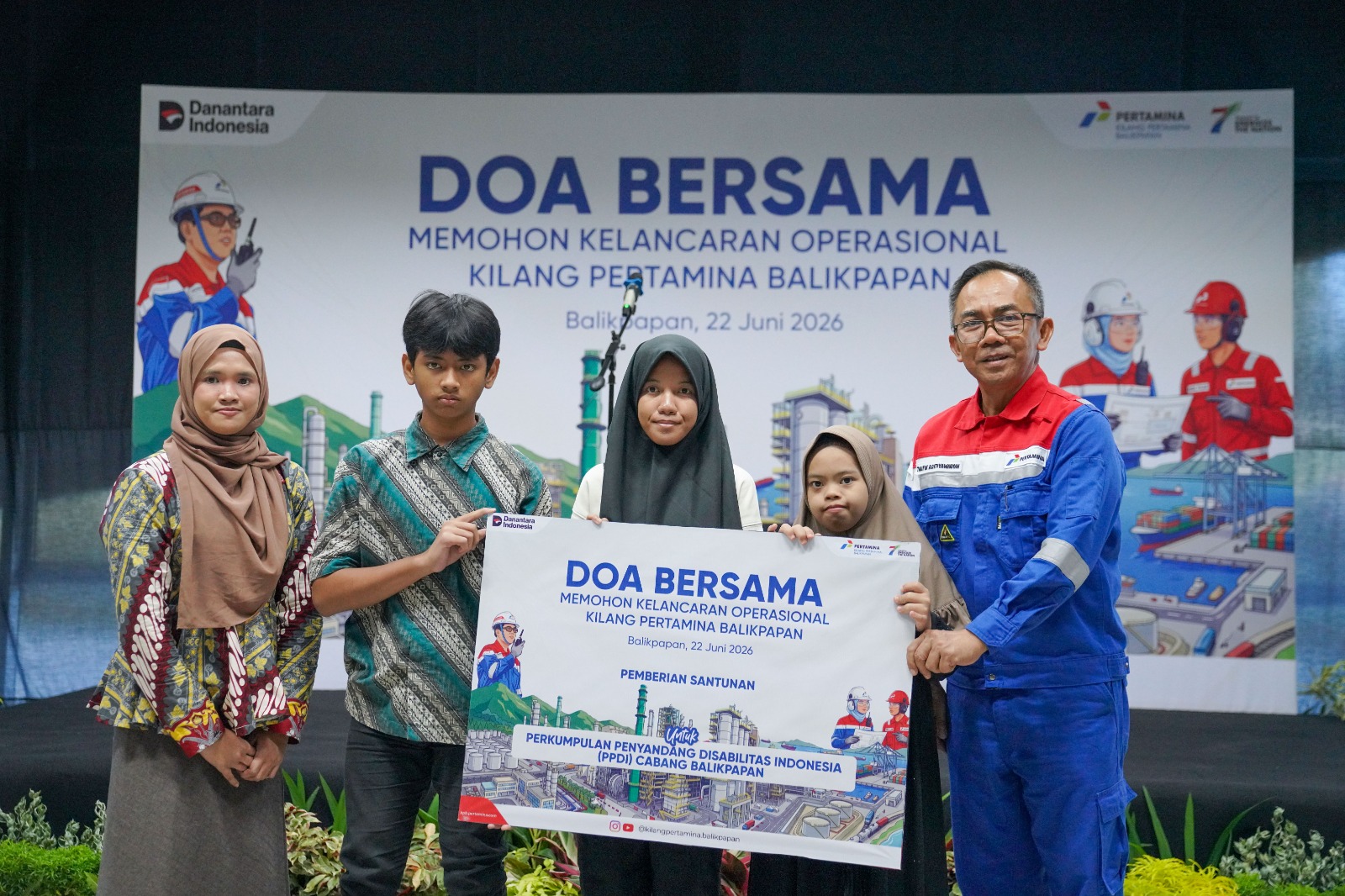 Doa bersama Pertamina di Kilang Balikpapan.