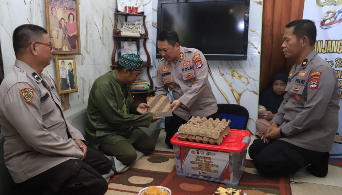 Polresta Banjarmasin Anjangsana ke Purnawirawan dan Personel Sakit