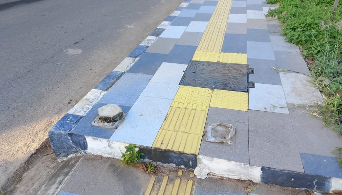 Bollard Trotoar Pelaihari Raib Dicuri, Warga: Malam Diambilnya!