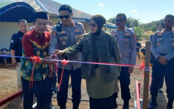 Pemotongan pita Jembatan Merah Putih Batola.