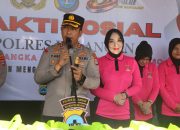 Kapolres Balangan lepas bantuan sosial.