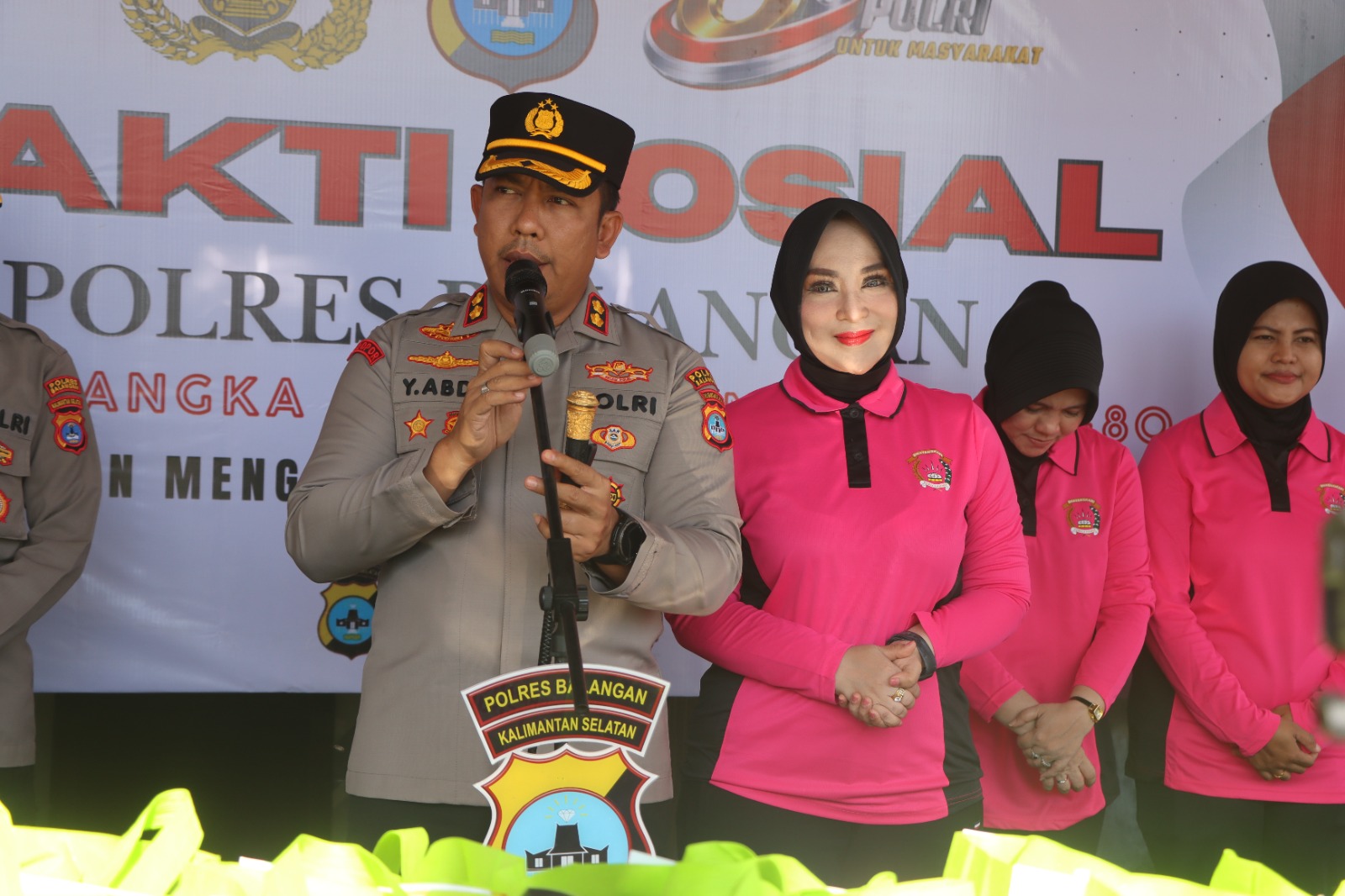 Kapolres Balangan lepas bantuan sosial.