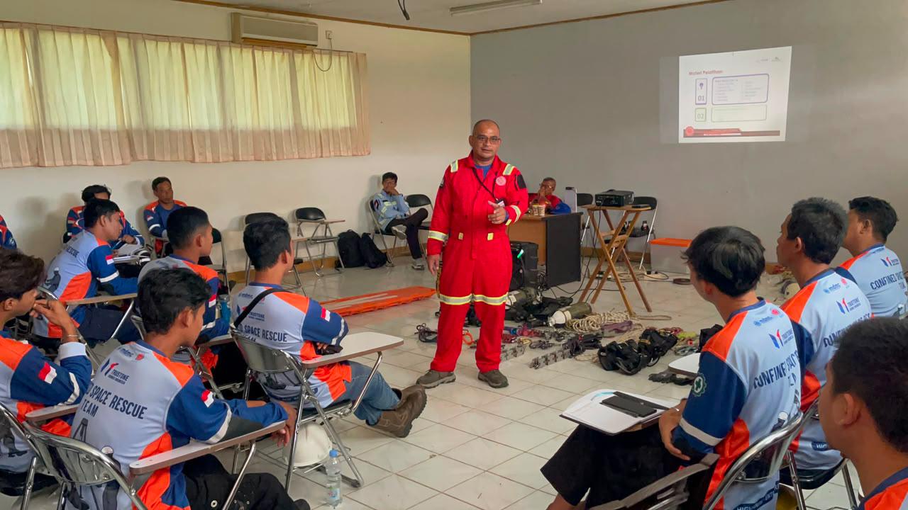 Pelatihan penyelamatan ruang terbatas Indocement.