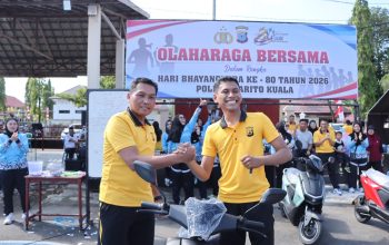 Kapolres Batola jalan santai Bhayangkara ke-80.