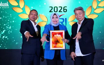 Direktur Kepatuhan Bank Kalsel, Mitra Damayanti, menerima penghargaan Infobank-MRI Banking Service Excellence Appreciation 2026 di Jakarta.