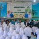 Penyerahan cenderamata di depan ratusan siswa MTsN 4 Balangan.