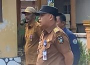 Camat Panyipatan pimpin apel pagi bersama perangkat desa.